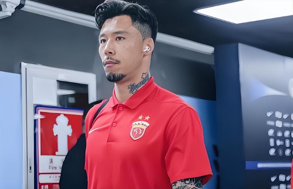 星空体育app下载-上港本土中卫迎来久违爆发！主场踢三镇还上演破门好戏，值得期待